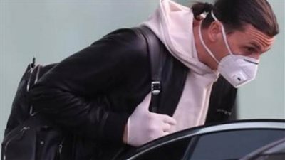 «إبراهيموفيتش» يكسر الحجر الصحي في إيطاليا