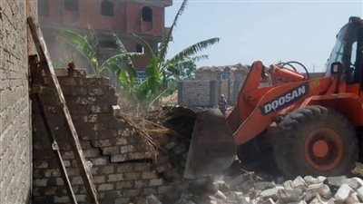 نور الدين يتابع إزالة مخالفات البناء بكفر الشيخ