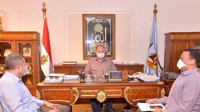 محافظ أسيوط خلال