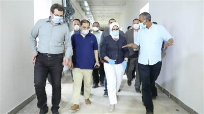 وزيرة الصحة تشيد بمعدلات  التطوير  بمستشفيي حميات وصدر العباسية