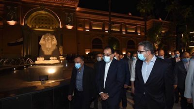 عاجل.. رئيس الوزراء يتفقد الأعمال النهائية لمشروع تطوير ميدان التحرير..