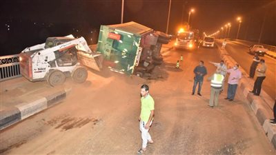 محافظ أسيوط يتفقد أحداث انقلاب مقطورة 
