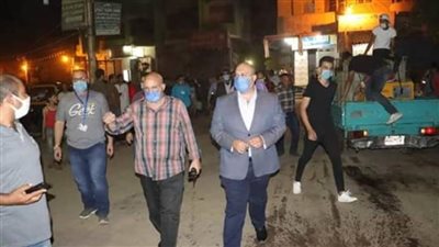 نائب محافظ الجيزة يغلق ورشًا ومحلات تجارية مخالفة بدهشور