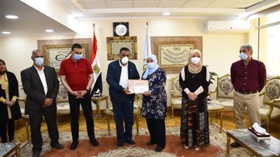 محافظ مطروح يكرم الأمهات المثاليات على مستوى المحافظة