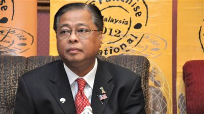 عاجل.. ماليزيا تلزم بتسجيل اسم ورقم الهاتف قبل دخول المحال التجارية 