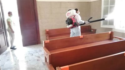 استمرار أعمال رش وتطهير الشوارع  والمنشآت الحكومية بالبحيرة