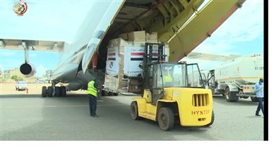 شاهد.. وصول طائرة مساعدات مصرية لـ«جنوب السودان» لمواجهة «كورونا»
