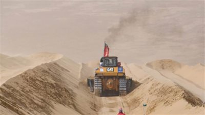 بالصور.. الصين تشق أطول طريق صحراوي وسط الرمال المتحركة