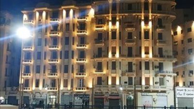 وزير قطاع الأعمال يتفقد اللمسات النهائية لمشروع إضاءة ميدان التحرير