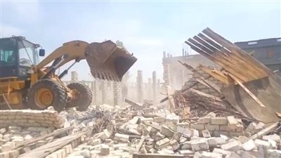 تكثيف حملات إزالة التعديات بالبحيرة (صور)