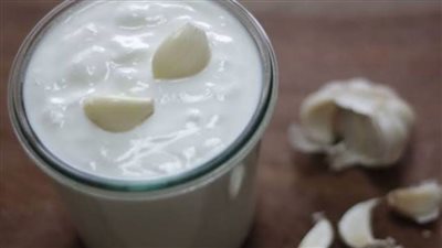 10 فوائد لا تعرفها عن اللبن والثوم