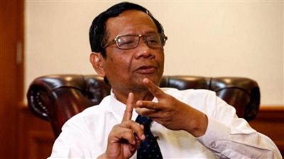 وزير إندونيسي: «كورونا» مثل زوجتك تحاول السيطرة عليها ثم تضطر للتعايش معها