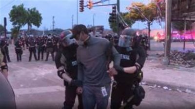 الشرطة الأمريكية تعتقل فريق 