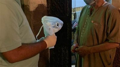 شاهد.. سيارات القوافل العلاجية توصل حقيبة المستلزمات الوقائية والأدوية لمنازل مصابي كورونا