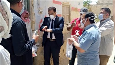 محافظ مطروح يتابع حالة الإصابة بفيروس كورونا بسيوة