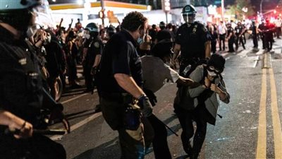 الشرطة الأمريكية تعتقل نحو 1400 شخص فى الاحتجاجات على مقتل جورج فلويد