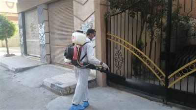 مواجهة كورونا.. استمرار أعمال رش وتطهير الشوارع والمنشآت بالبحيرة