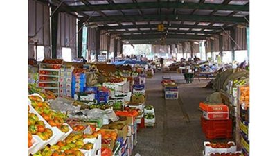 انخفاض أسعار الأسماك والخضروات والفاكهة بسوق العبور