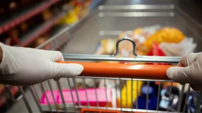 تجنب ارتداء القفازات أثناء التسوق لشراء البقالة .. اعرف السبب