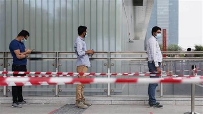 أبوظبي تعلن حظر التنقل الكامل اعتبارا من الثلاثاء