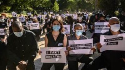 العشرات أمام السفارة الأمريكية في باريس ينشدون العدالة لجورج فلويد