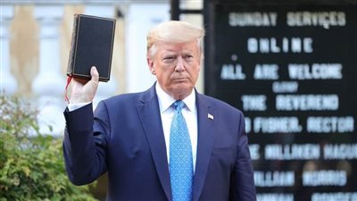  على طريقة أتباع معاوية..  ترامب يرفع 