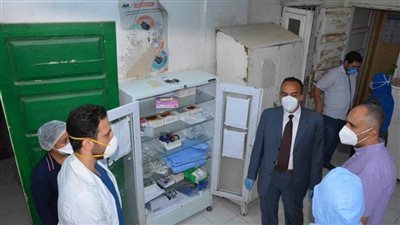 المنيا..إحالة مسؤول مخازن الحميات للتحقيق لتوزيع أقنعة طبية غير مطابقة للمواصفات على الأطقم الطبية  .. صور 