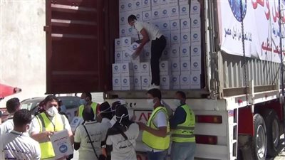 توزيع مساعدات على ١٥٠ ألف أسرة سكندرية متضررة من 