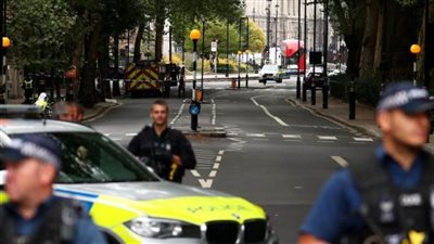 الشرطة البريطانية: سيارة مشبوهة تصدم شخصين وسط لندن واعتقال مشتبه فيه