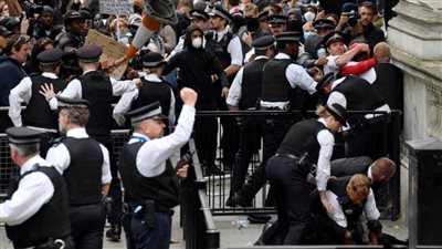 مناوشات بين الشرطة ومحتجين ضد العنصرية في لندن