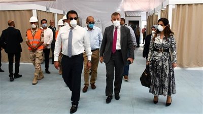 وزير التعليم العالي يتفقد المستشفى الميداني بجامعة عين شمس