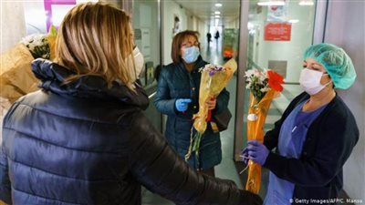 انخفاض إصابات كورونا إلى أقل من نصفها في إنجلترا