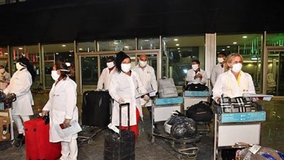 فريق طبي كوبي يصل الكويت لمساعدتها على مكافحة كورونا