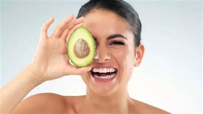 ماسكات طبيعية تجعل بشرتك أصغر سناً