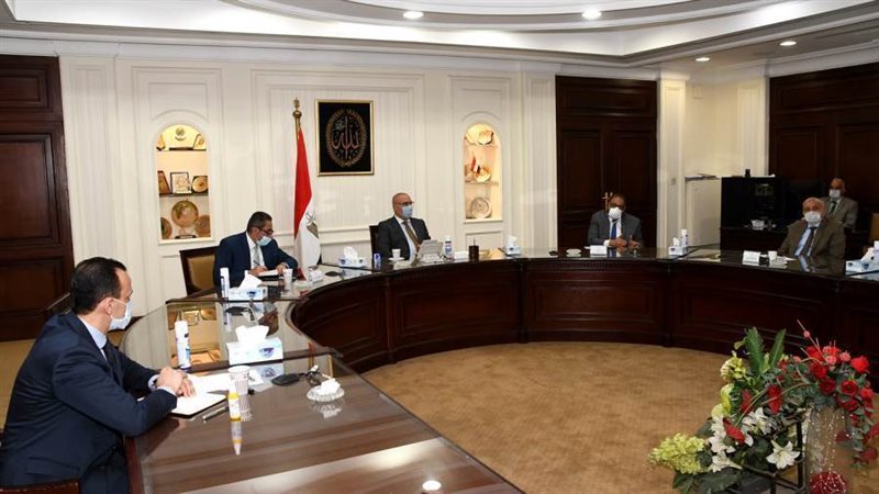 وزير الإسكان يتابع