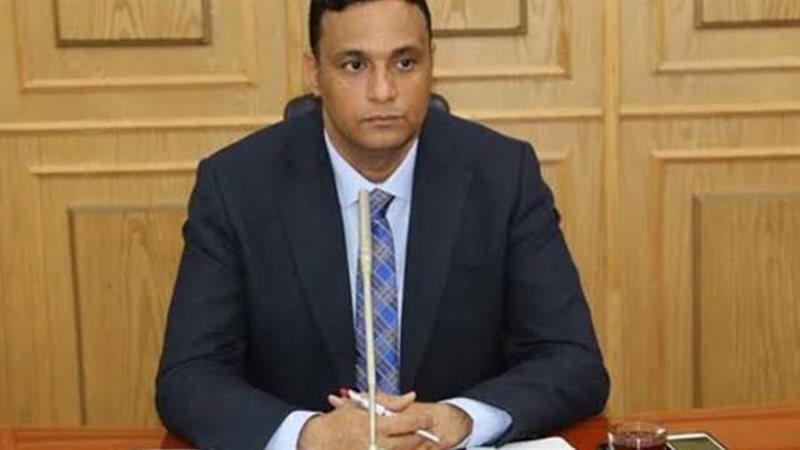 الدكتور أيمن مختار