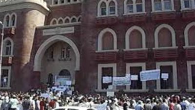 بدء الاختبارات 