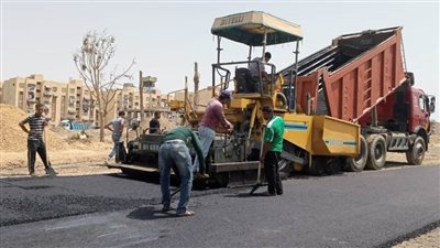 محافظ بورسعيد: بدء أعمال رصف شارع البترول بحي الضواحي 