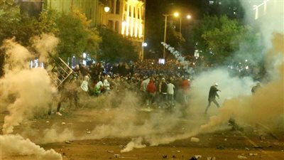 أعمال شغب ومواجهات بين المتظاهرين اللبنانيين والقوى الأمنية وسط بيروت