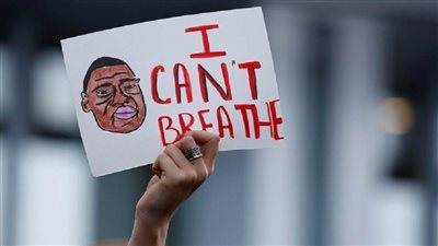 الداخلية الفرنسية تمنع الشرطة من استخدام الخنق خلال الاعتقال