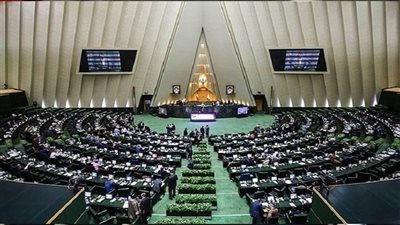 تضامنا مع الشعب الأمريكي.. البرلمان الإيراني يهتف بـ