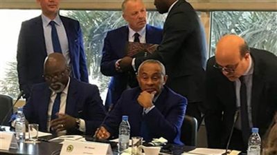 رئيس الكاف: قرار استئناف نشاط كرة القدم ليس بيدي