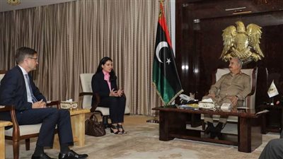 المشير خليفة حفتر يستقبل سفير ألمانيا بمكتبه في 