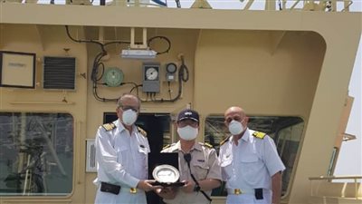 عاجل.. ثاني أكبر سفينة حاويات في العالم تعبر قناة السويس