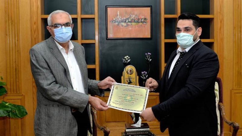 تكريم مبتكر الروبوت