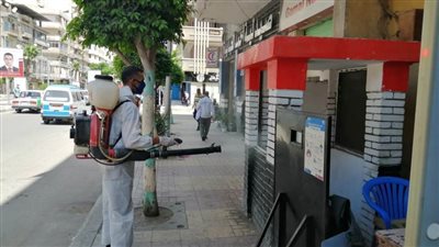 تكثيف أعمال رش وتطهير الشوارع والمنشآت بالبحيرة