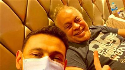  رامز جلال يطمئن الجمهور على نقيب الممثلين بصورة