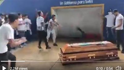 شاهد.. لاعب كرة القدم يسجل هدفا بعد موته