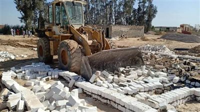 إزالة حالة تعدٍ علي مساحة 8400 متر أملاك دولة بالبحيرة