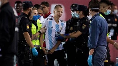 شاهد.. أول اقتحام جماهيري في الليجا بسبب 